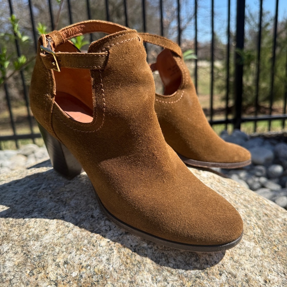 Frye Brown Meghan Suede Block Heel Ankle Booties T Strap Size 7B Western Boho